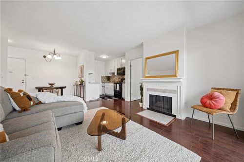 301-5840 Benner St, Los Angeles, CA, 90042-4727 | Card Image