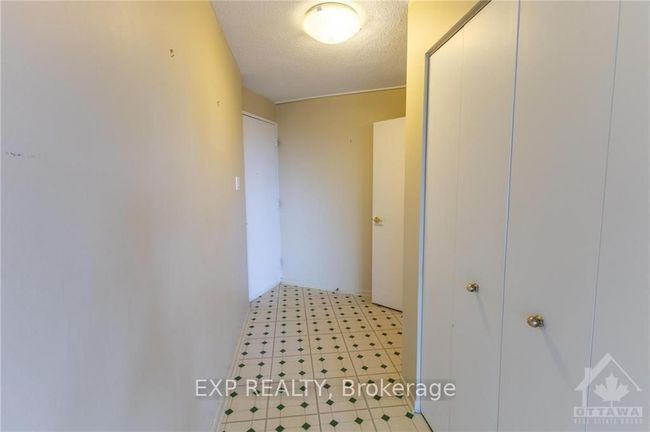 1002 - 1380 Prince Of Wales Dr, Condo with 2 bedrooms, 1 bathrooms and 1 parking in Ottawa ON | Image 5