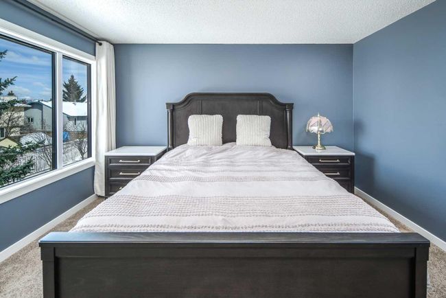 315 Hawkstone Close Nw, Home with 5 bedrooms, 3 bathrooms and 6 parking in Calgary AB | Image 25