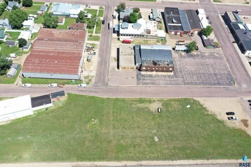 212 Nw 2nd St, Madison, SD, 57042-2108 | Card Image