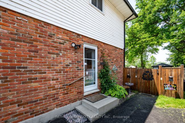 150 Culver Cres, House attached with 3 bedrooms, 1 bathrooms and 3 parking in London ON | Image 4