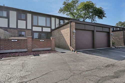 206 Country Club Dr, Saint Clair Shores, MI, 48082-1058 | Card Image