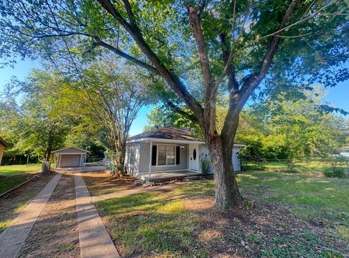 1002 Barnhill St, Brenham, TX, 77833-3272 | Card Image