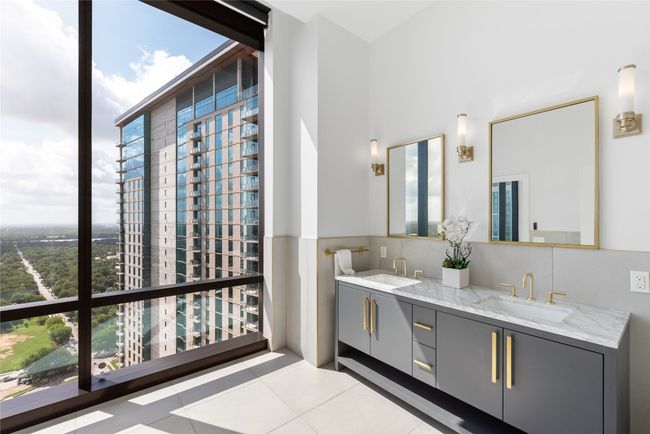 Full bath featuring double vanity | Image 21