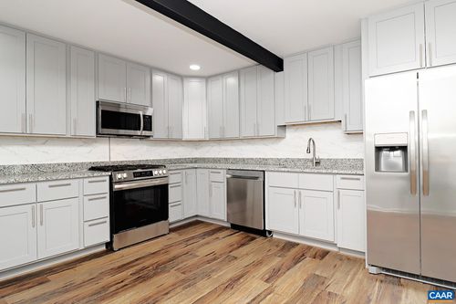 b-909 Ridge St, CHARLOTTESVILLE, VA, 22902-6022 | Card Image