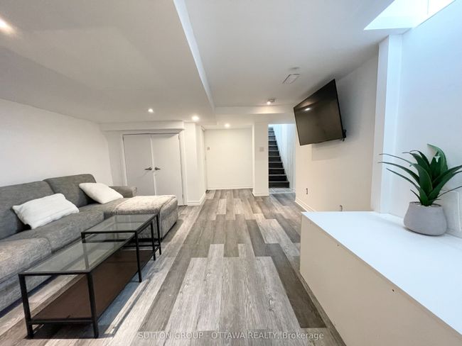 323 Montfort St, Home with 2 bedrooms, 3 bathrooms and 3 parking in Vanier ON | Image 31