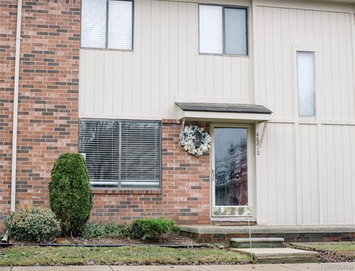 24-40812 Highpointe Dr, Clinton Township, MI, 48038-2556 | Card Image