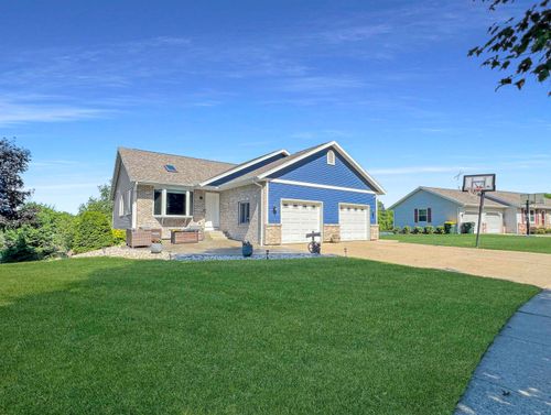 2207 Winfield Dr, Reedsburg, WI, 53959-2258 | Card Image