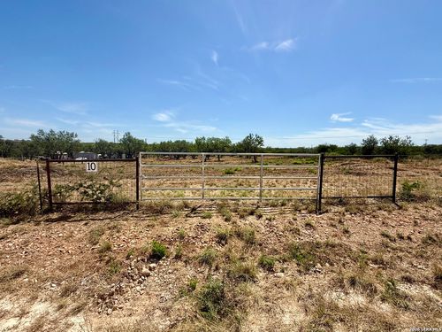 103 County Road 1670, Moore, TX, 78057 | Card Image