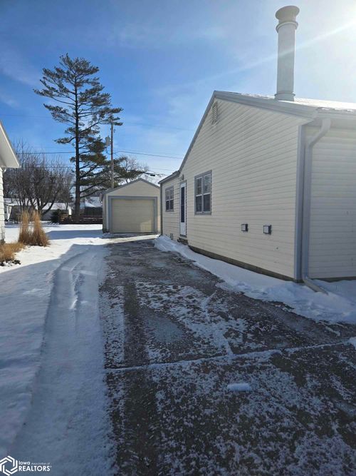1005 S 5th St, Fairfield, IA, 52556-3934 | Card Image