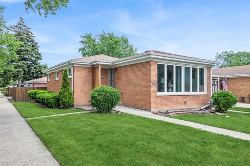 8559 N Osceola Ave, Niles, IL, 60714-2011 | Card Image