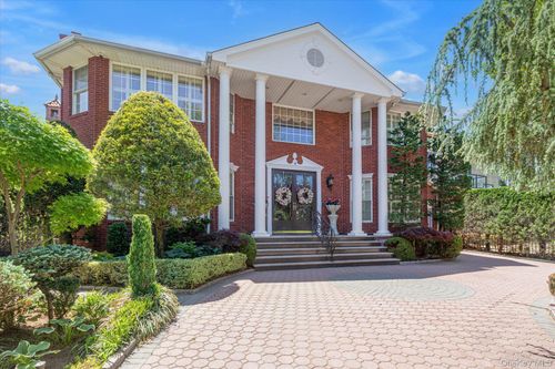 4 Point Cres, Malba, NY, 11357-1045 | Card Image