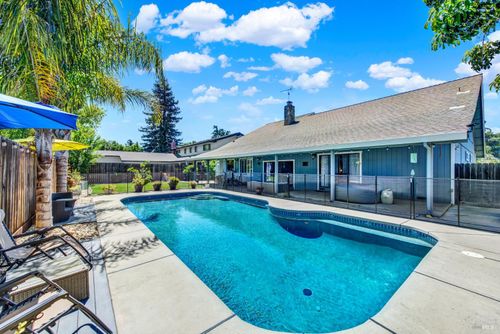 315 Almond St, Dixon, CA, 95620-3702 | Card Image