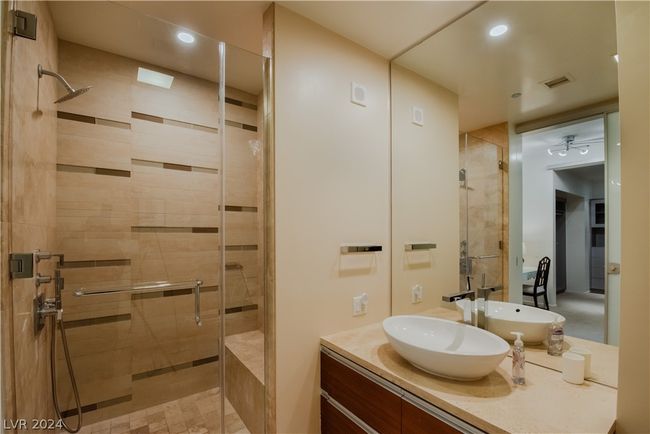 UNIT-3207 - 3722 Las Vegas Blvd, Home with 3 bedrooms, 2 bathrooms and null parking in Las Vegas NV | Image 9