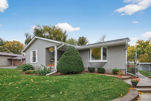 6963 Upper 35th Street Cir N, Oakdale, MN, 55128-3225 | Card Image