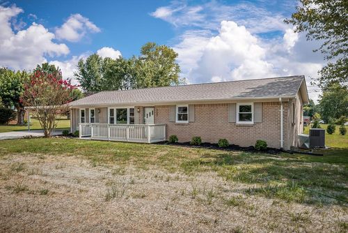 327 Greggview St, McMinnville, TN, 37110-1221 | Card Image