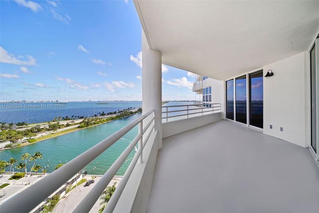 APT-402 - 555 Ne 34 Th St, Condo with 2 bedrooms, 2 bathrooms and null parking in Miami FL | Image 9