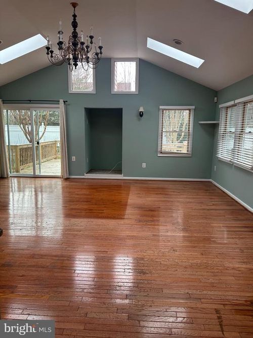 2021 Kilgore Rd, FALLS CHURCH, VA, 22043-1323 | Card Image
