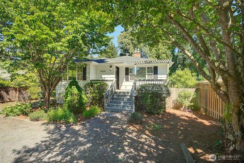15524 Midvale Avenue N, Shoreline, WA, 98133 | Card Image