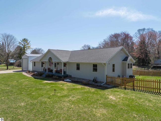 6001 N Silver Pines Dr, House other with 3 bedrooms, 2 bathrooms and null parking in Bellaire MI | Image 12