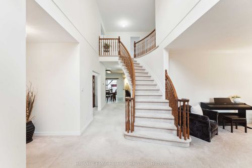 39 Vermont Ave, Nepean, ON, K2G6M2 | Card Image