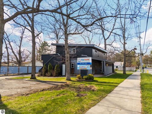 1323 Cass St, Traverse City, MI, 49684-4146 | Card Image