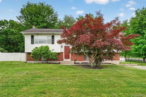 76 Maureen Dr, Middletown, NY, 10940-6680 | Card Image