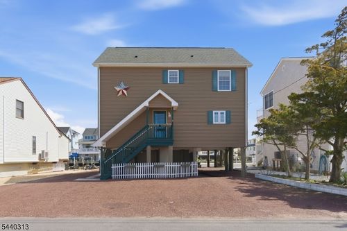 1215 Niihau Dr, Forked River, NJ, 08731-4702 | Card Image