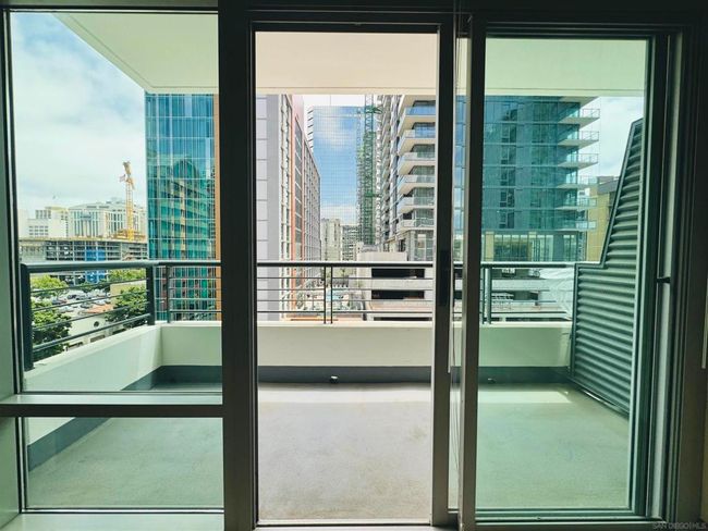 802 - 425 W Beech St, Condo with 2 bedrooms, 1 bathrooms and 1 parking in San Diego CA | Image 8