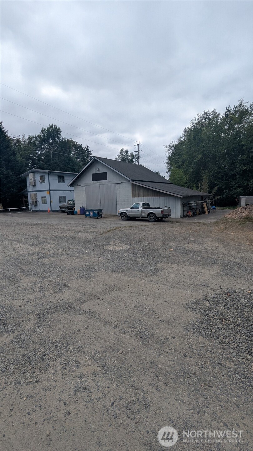 Commercial Sale in Sultan 5