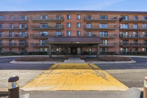 apt-402-6443 Clarendon Hills Rd, Willowbrook, IL, 60527-2167 | Card Image