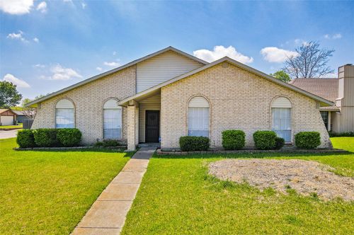 5231 Barcelona Dr, Garland, TX, 75043-5106 | Card Image