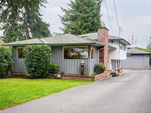 985 Sutcliffe Rd, Saanich, BC, V8Y1M9 | Card Image