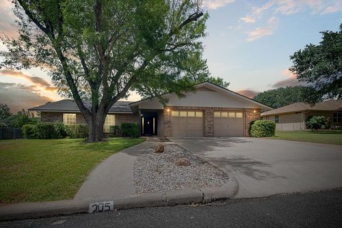 205 Crestwood Dr, Fredericksburg, TX, 78624-2803 | Card Image