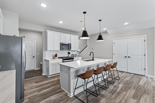 17986 Giants Way, Lakeville, MN, 55044-5202 | Card Image