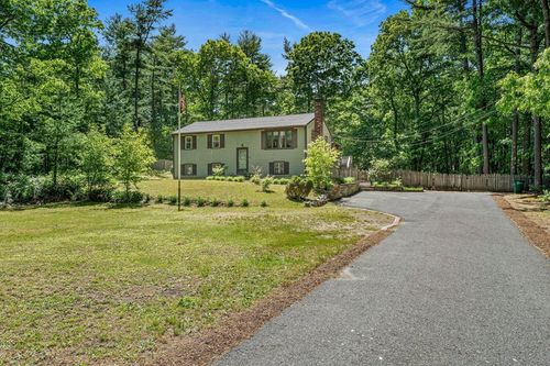 61 Chapel St, Pembroke, MA, 02359-3813 | Card Image