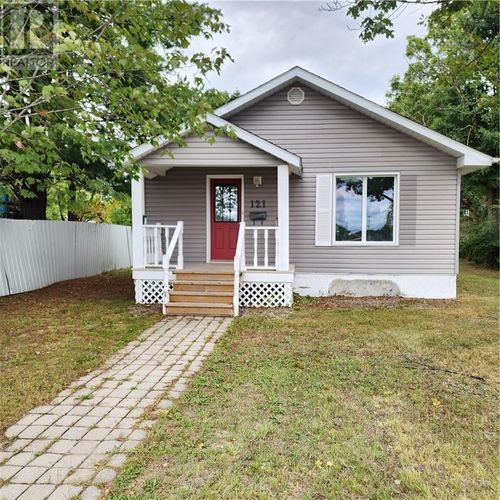 121 Park St, Espanola, ON, P5E1S6 | Card Image