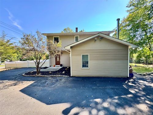 4 Sunrise Ln, Pearl River, NY, 10965-2930 | Card Image