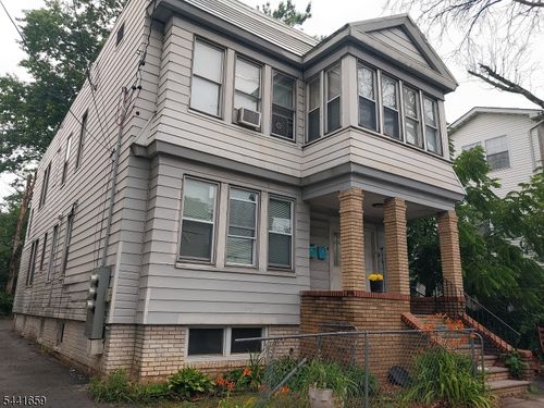 267 Leslie St, Newark, NJ, 07112-1327 | Card Image