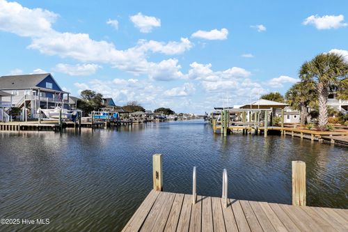6015 6th St, Surf City, NC, 28445-8640 | Card Image