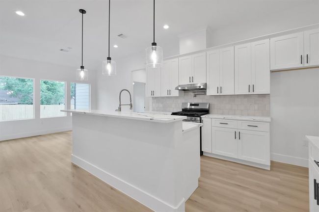 3306 Shadowcrest Ln, House other with 4 bedrooms, 3 bathrooms and 2 parking in Spring TX | Image 6