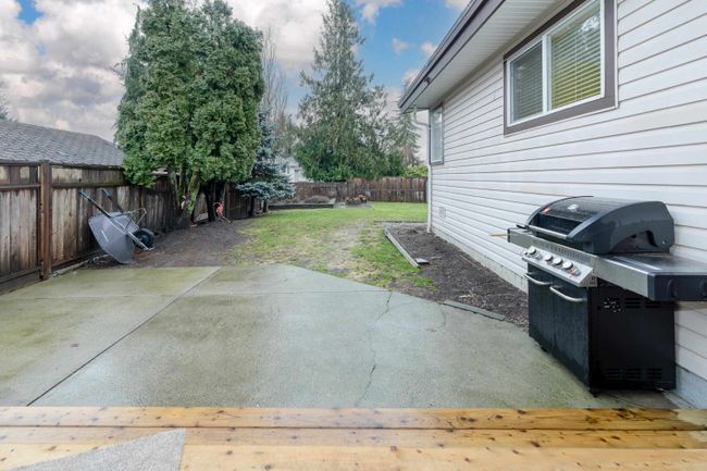 24814 121 Avenue, House other with 4 bedrooms, 2 bathrooms and 6 parking in Maple Ridge BC | Image 34
