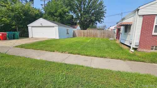 16894 Toepfer Dr, Eastpointe, MI, 48021-2464 | Card Image