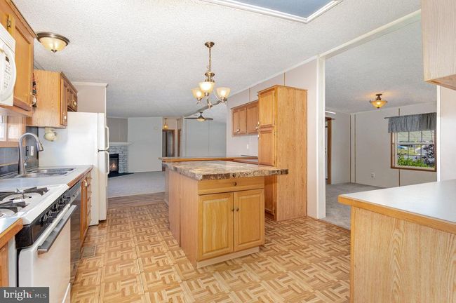 649 Lilac Dr, House other with 3 bedrooms, 2 bathrooms and null parking in NEW PROVIDENCE PA | Image 7