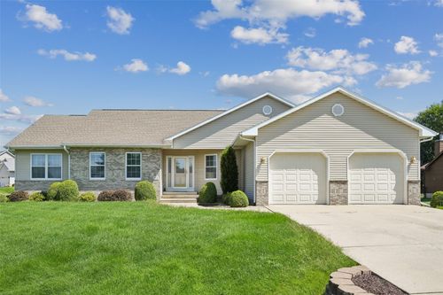 312 Brougham Court, Robins, IA, 52328 | Card Image