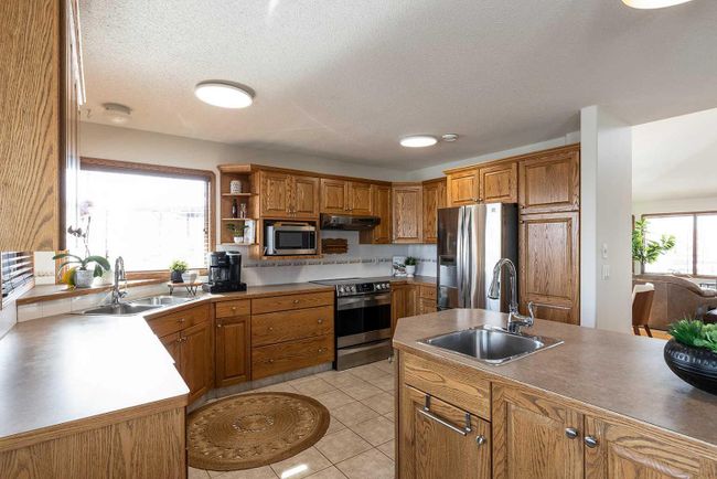 37 Stein Close Se, Home with 6 bedrooms, 3 bathrooms and 7 parking in Medicine Hat AB | Image 19