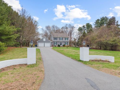 5 Applewood Dr, Quaker Hill, CT, 06375-1331 | Card Image