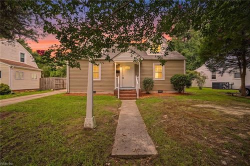 2705 Verell St, Hampton, VA, 23661-3027 | Card Image