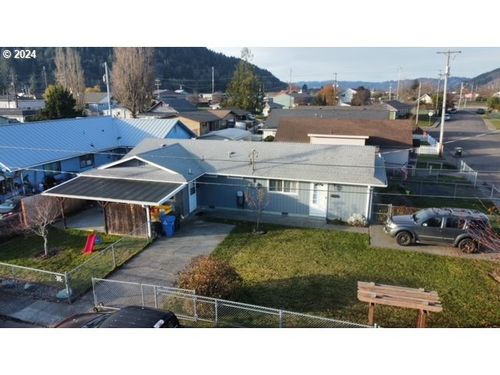 907 Greenwood Ave, Reedsport, OR, 97467 | Card Image