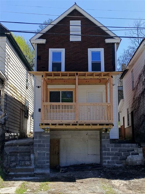 210 N 4th St, Jeannette, PA, 15644-1739 | Card Image